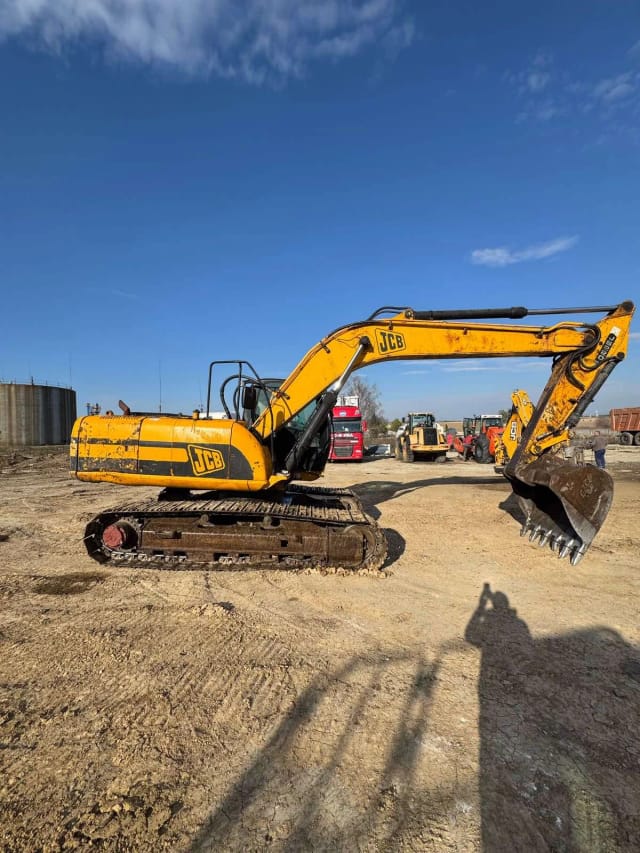 JCB JS220